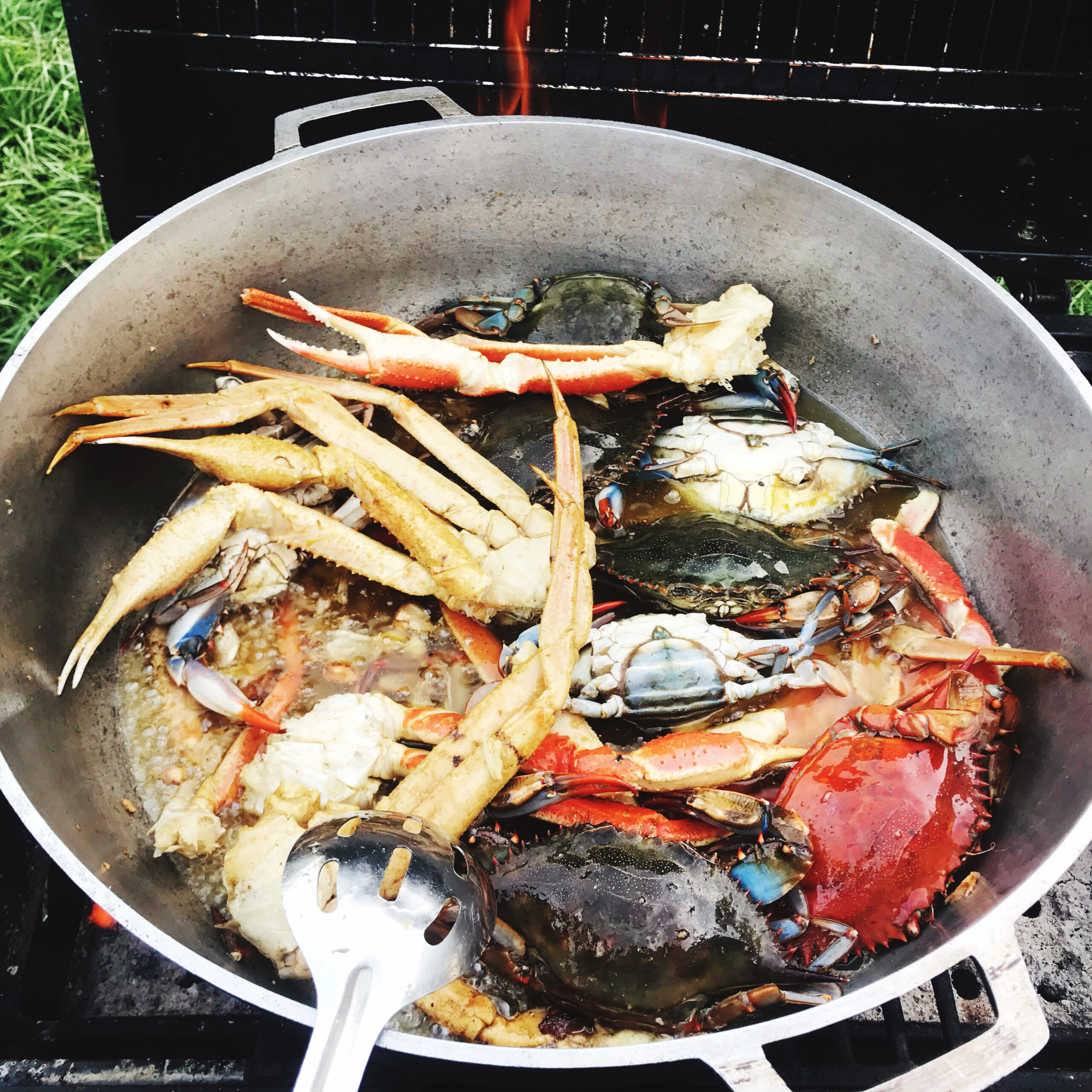 How to prepare the perfect crab boil with crab legs and fresh blue crab in Wethersfield, CT and Glastonbury, CT.